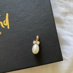 Genuine pearl 14k solid yellow gold pendant